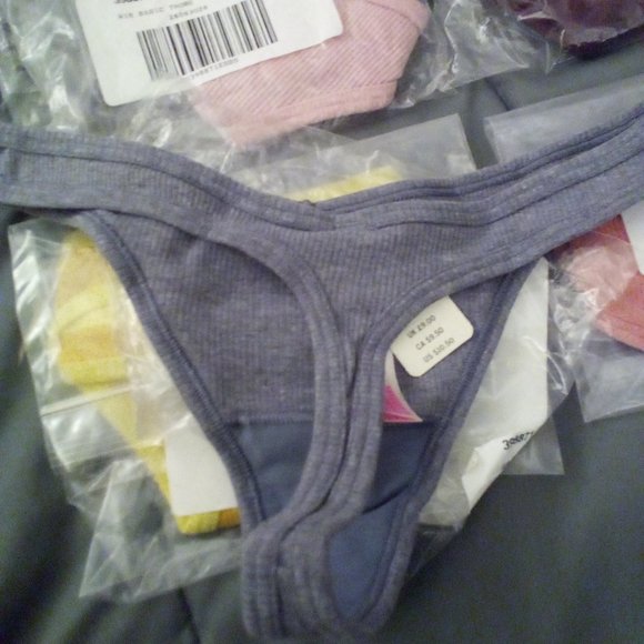 Victoria Secret Thong Underware - Picture 4 of 5